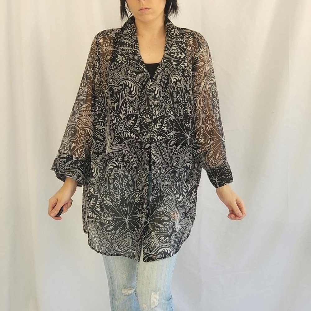 Black and White Sheer Paisley‎ Print Top